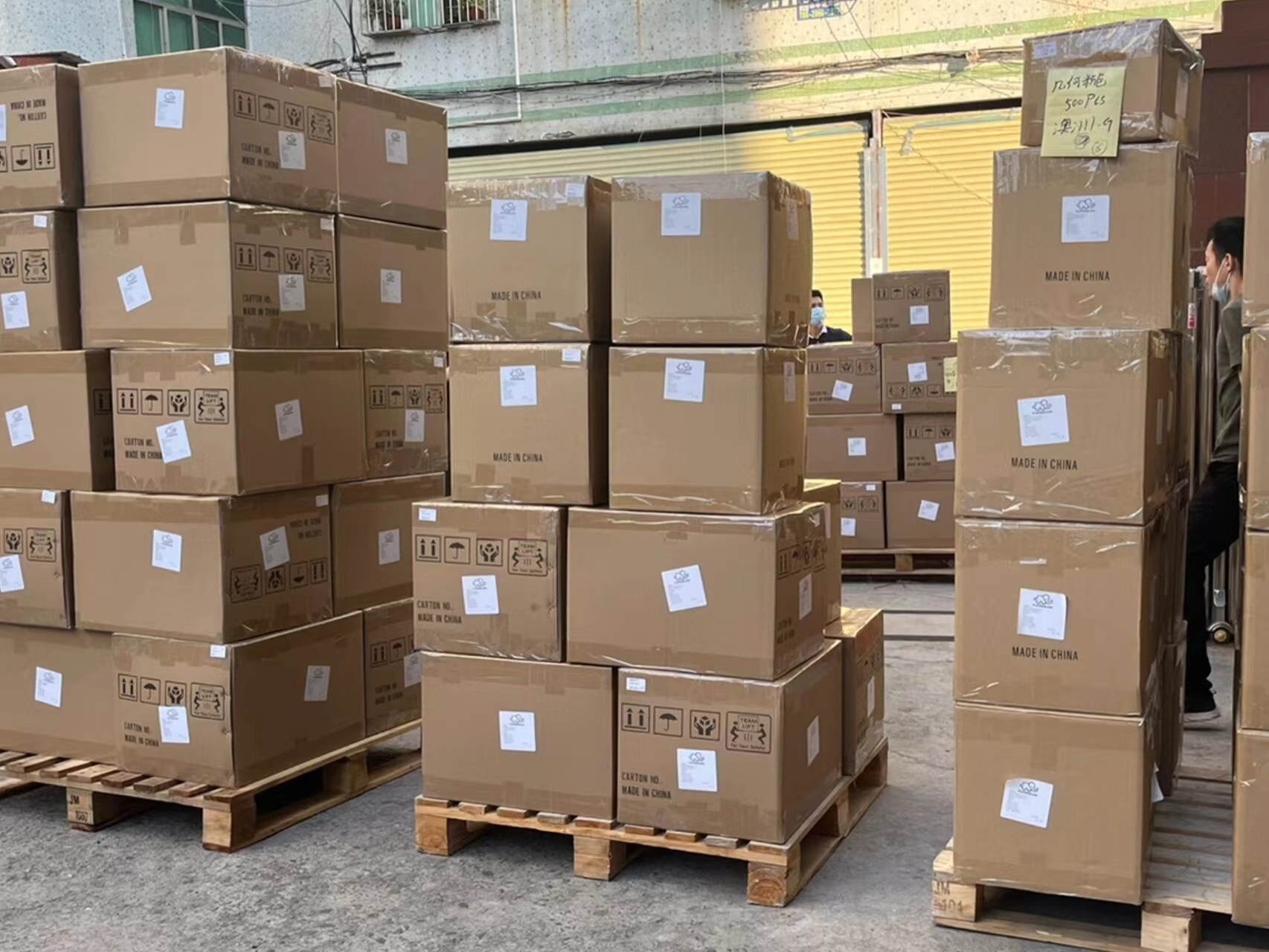 Carton packing and delivery preparation for bags and accessories orders