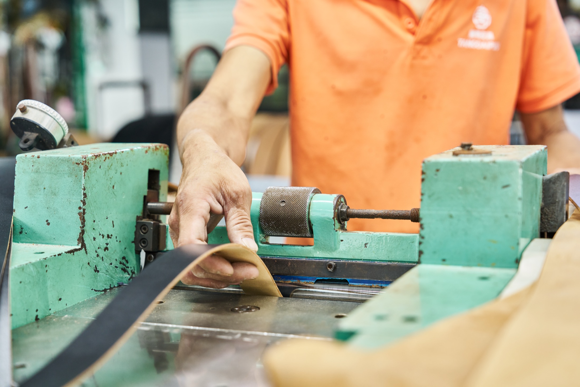 Edge finishing process detail